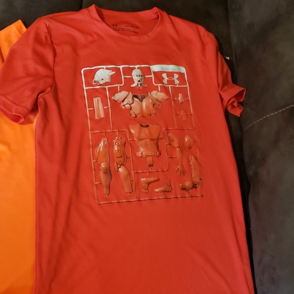 2 Boys Under Armour shirts - Picture 3 of 3